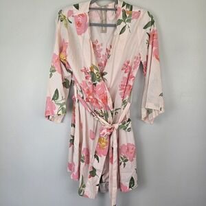 Plum Pretty Sugar Kimono Robe Size‎ XS Pink Floral Short Belted Satin.C166